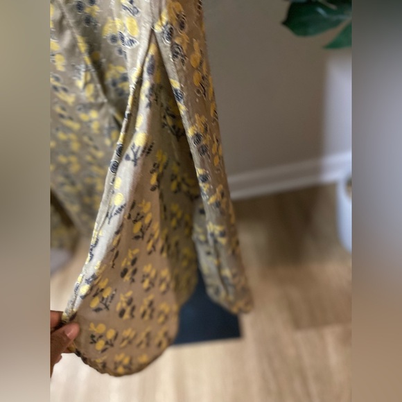 Women Printed Viscose Rayon Straight Kurta Beige - Picture 5 of 14